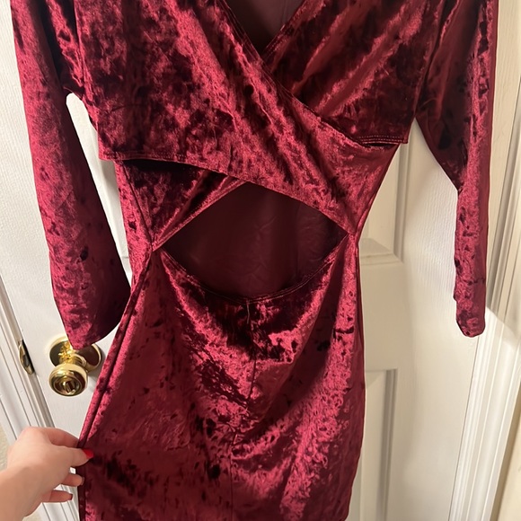 Burgundy velvet dress - Picture 3 of 4